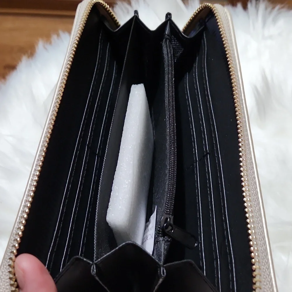 WALLET- "GOOD AS GOLD" PEARL SHIMMER COLOR WALLET -NWT - Picture 3 of 3